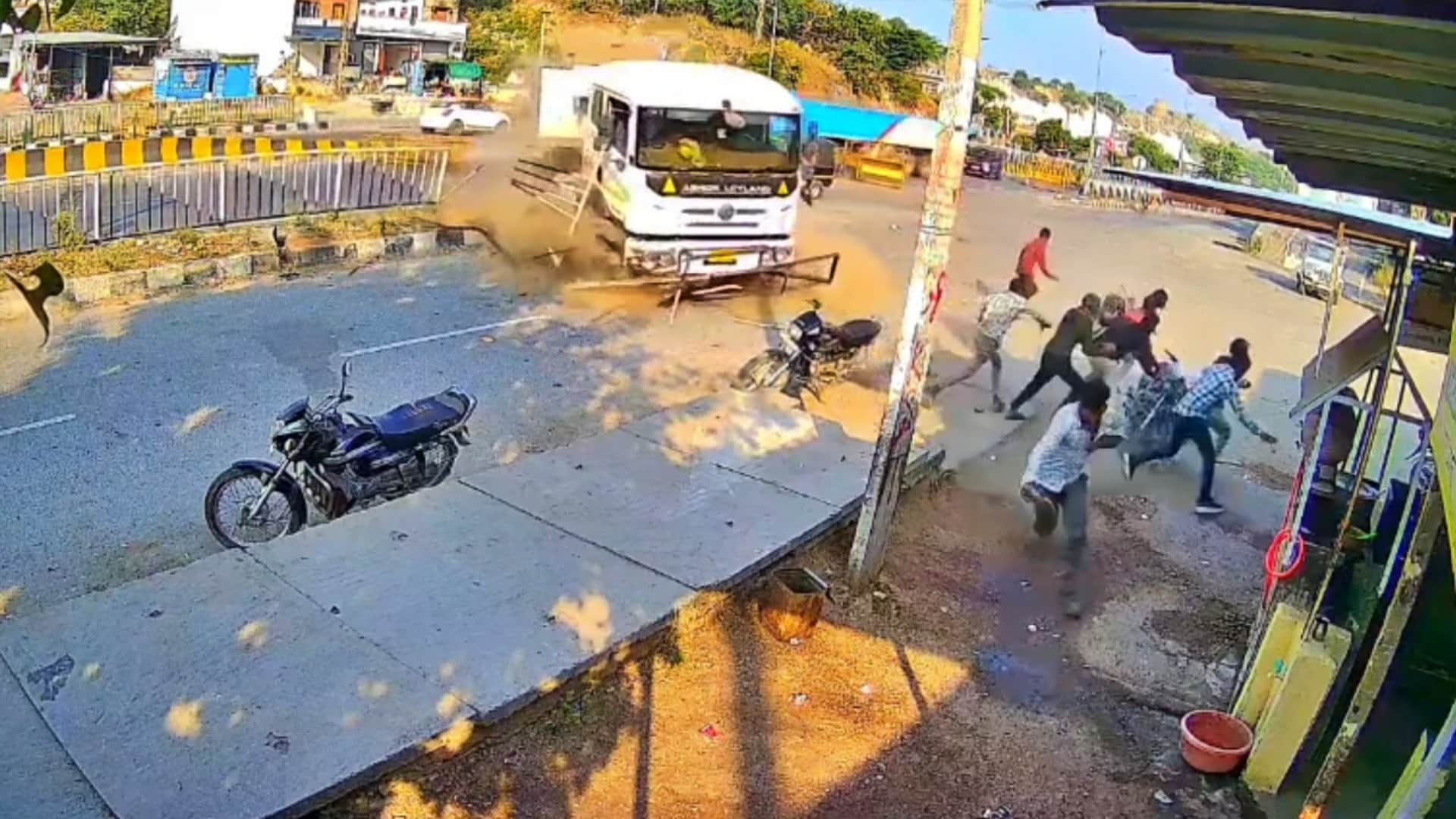 Rajsamand Accident: Uncontrolled trailer rams into tea stall, one injured; accident was captured on CCTV