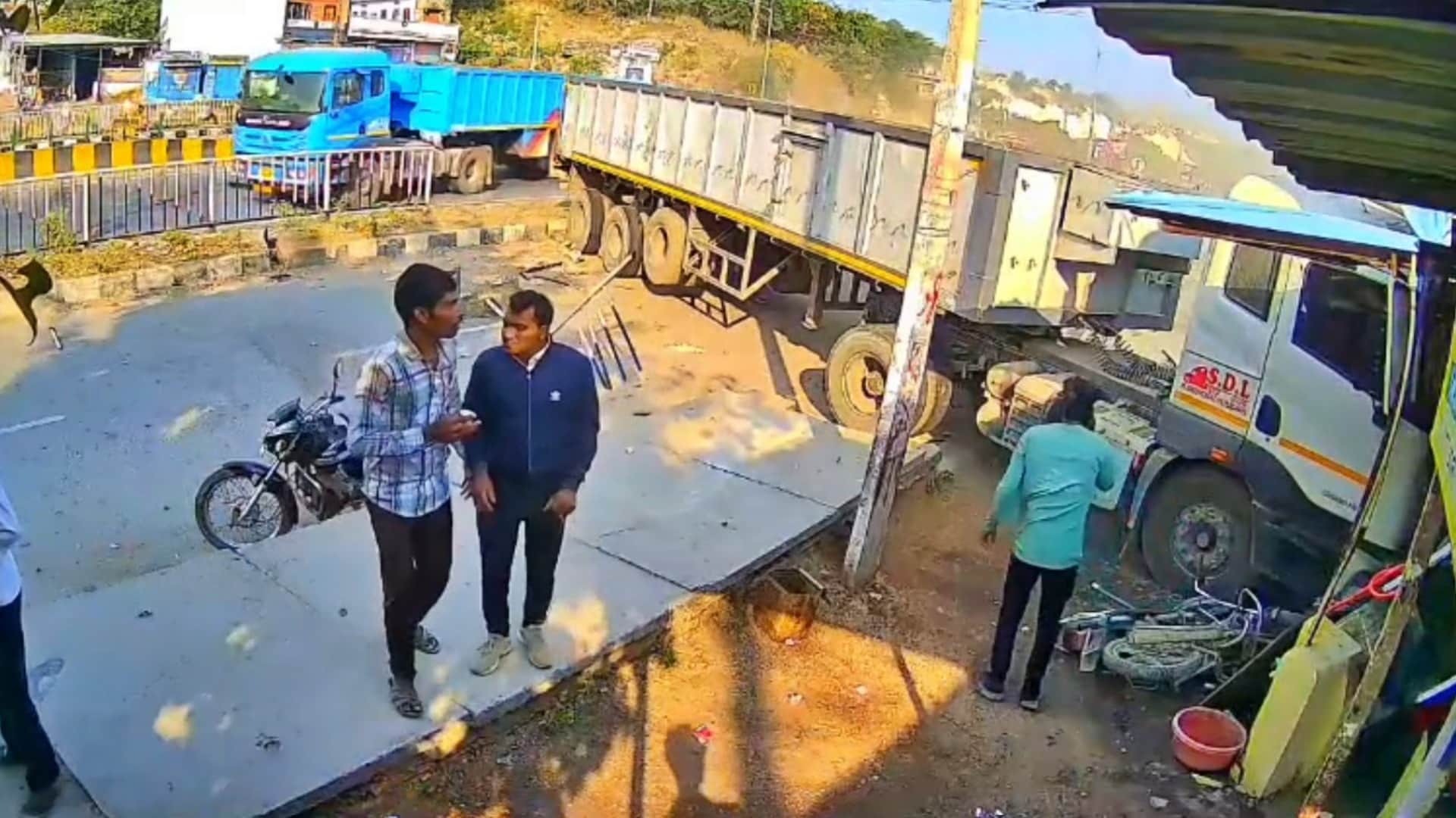 Rajsamand Accident: Uncontrolled trailer rams into tea stall, one injured; accident was captured on CCTV