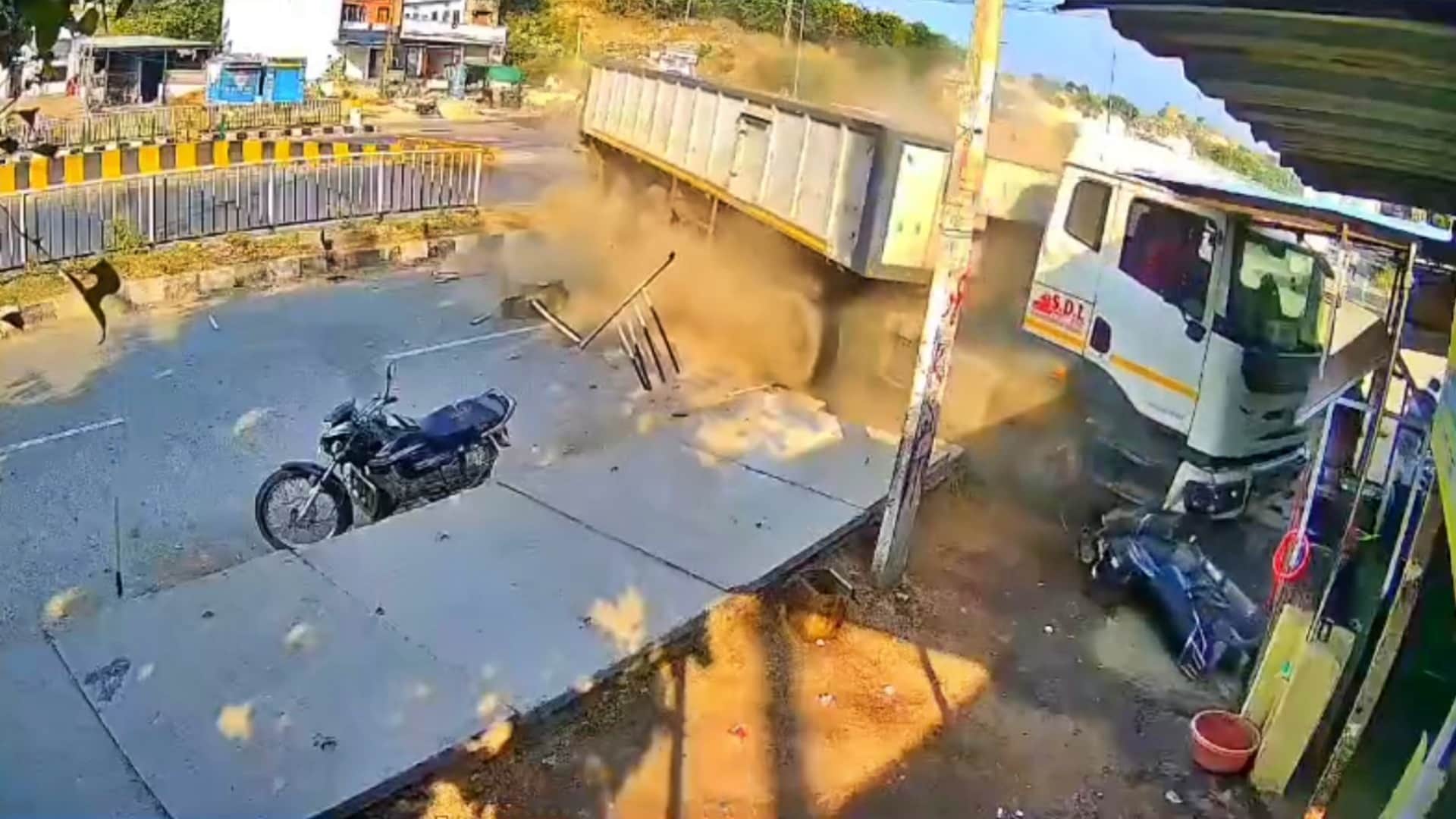 Rajsamand Accident: Uncontrolled trailer rams into tea stall, one injured; accident was captured on CCTV