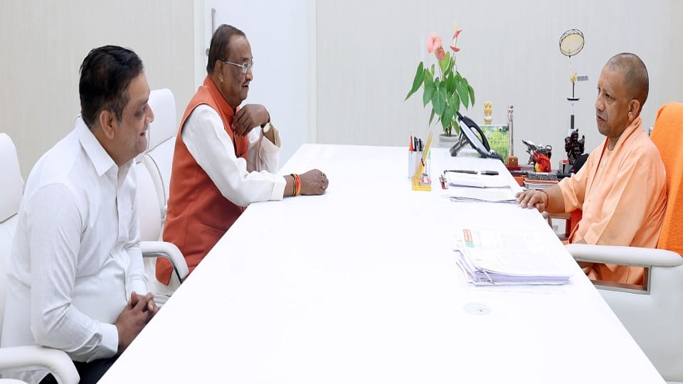 Former Sasni MLA Harishankar Mahor met CM Yogi Adityanath