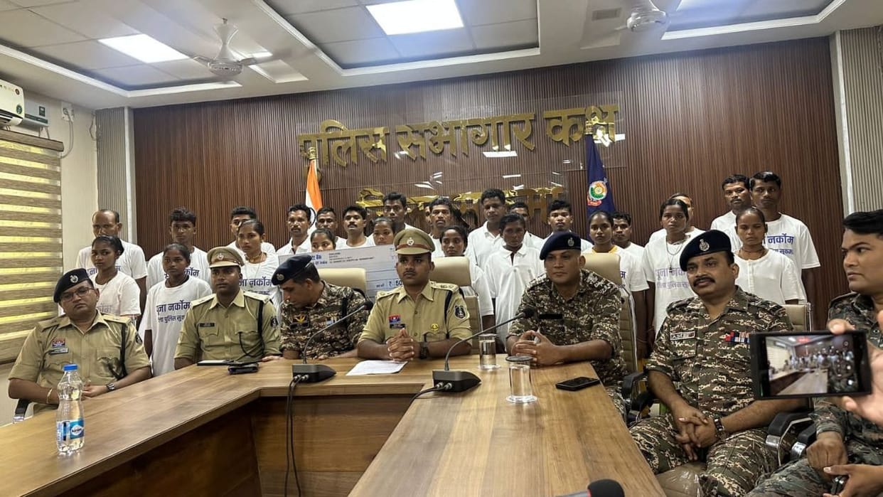 27 naxalites surrender at sukma in chhattisgarh