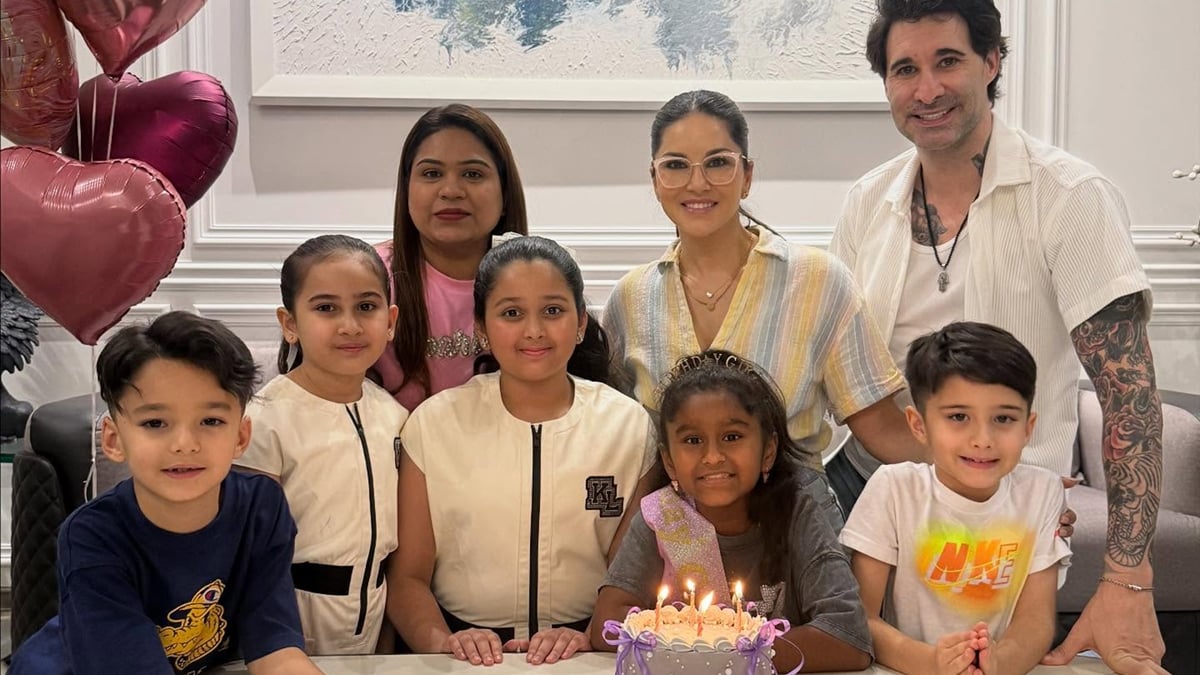'स्वर्ग से आई...', सनी लियोनी ने मनाया बेटी निशा का 10वां जन्मदिन; शेयर की सेलिब्रेशन की शानदार तस्वीरें - Sunny Leone Celebrates Daughter Nisha 10th Birthday Share Photos On Social Media - Amar Ujala Hindi News Live
