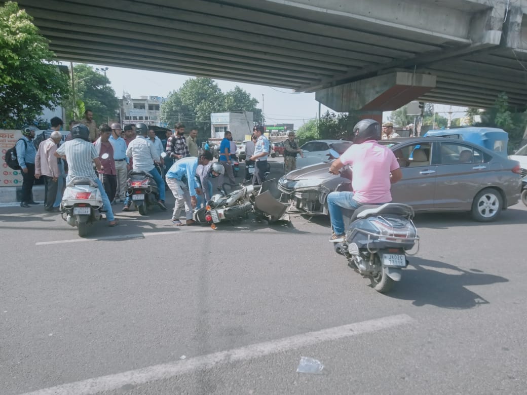 Faulty traffic signal lights are causing road accidents.