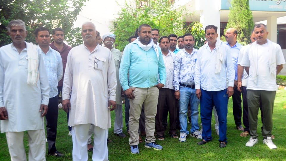 young man murder in Amroha accused first shot him in waist then placed his foot on his chest and fired 2 shots