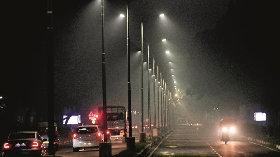 Toxic Air Before Diwali: Agra’s AQI Crosses 300 Residents Struggle to Breathe