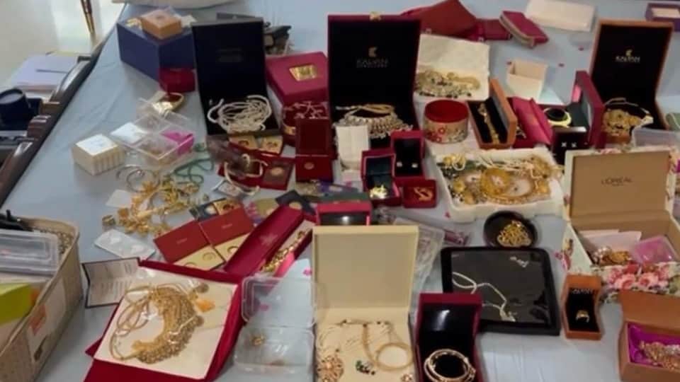 CBI arrested DIG Harcharan Singh Bhullar five crore cash 1.5 kg gold 22 watches find from Chandigarh bungalow