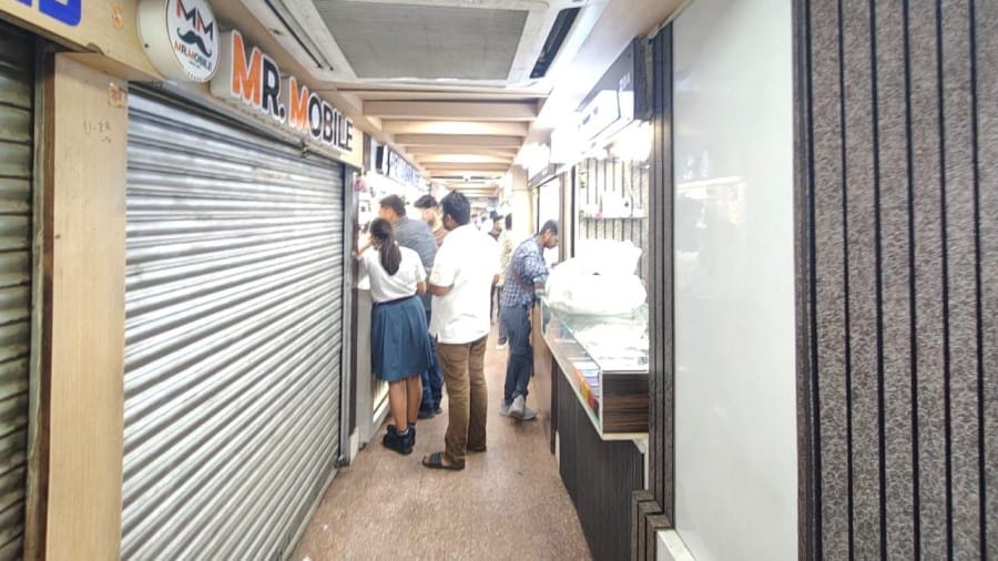 Indore News Illegal shops in Dawa Bazar dollar market basement