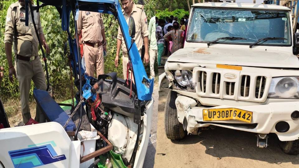 e-rickshaw and pickup collided on highway in Barabanki one person died and seven injured