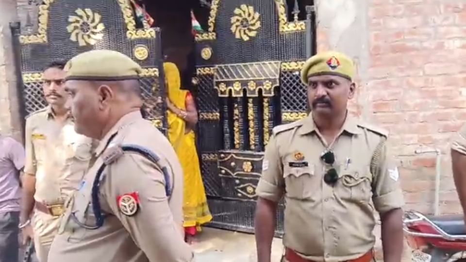 man killed his wife by hitting her on head with hammer for dowry In Shuklaganj unnao kanpur