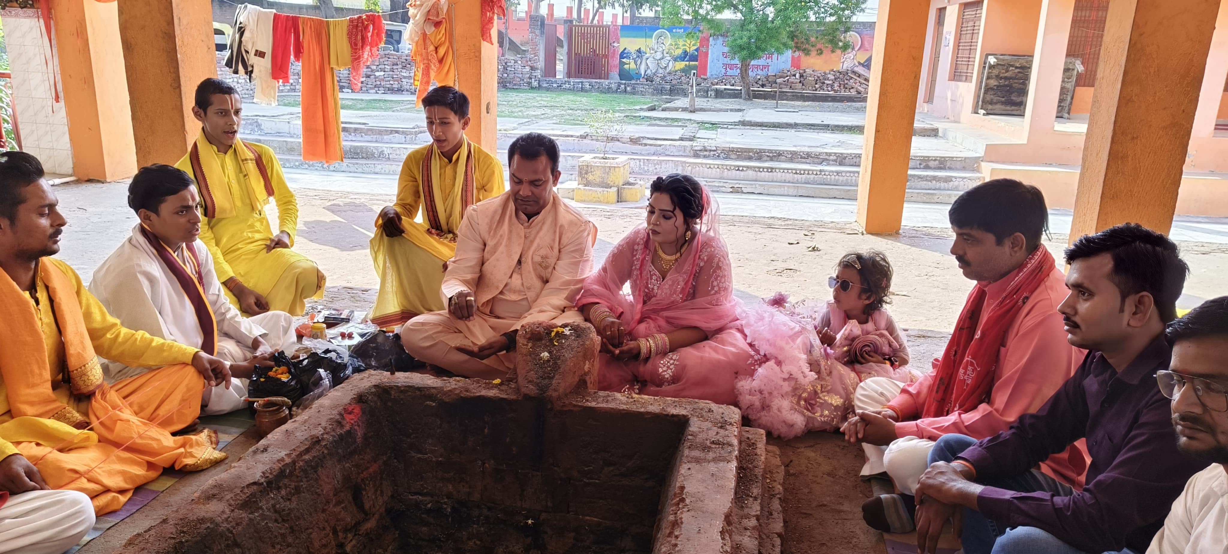 a Muslim family embraces Hinduism through Vedic rituals In Kaushambi