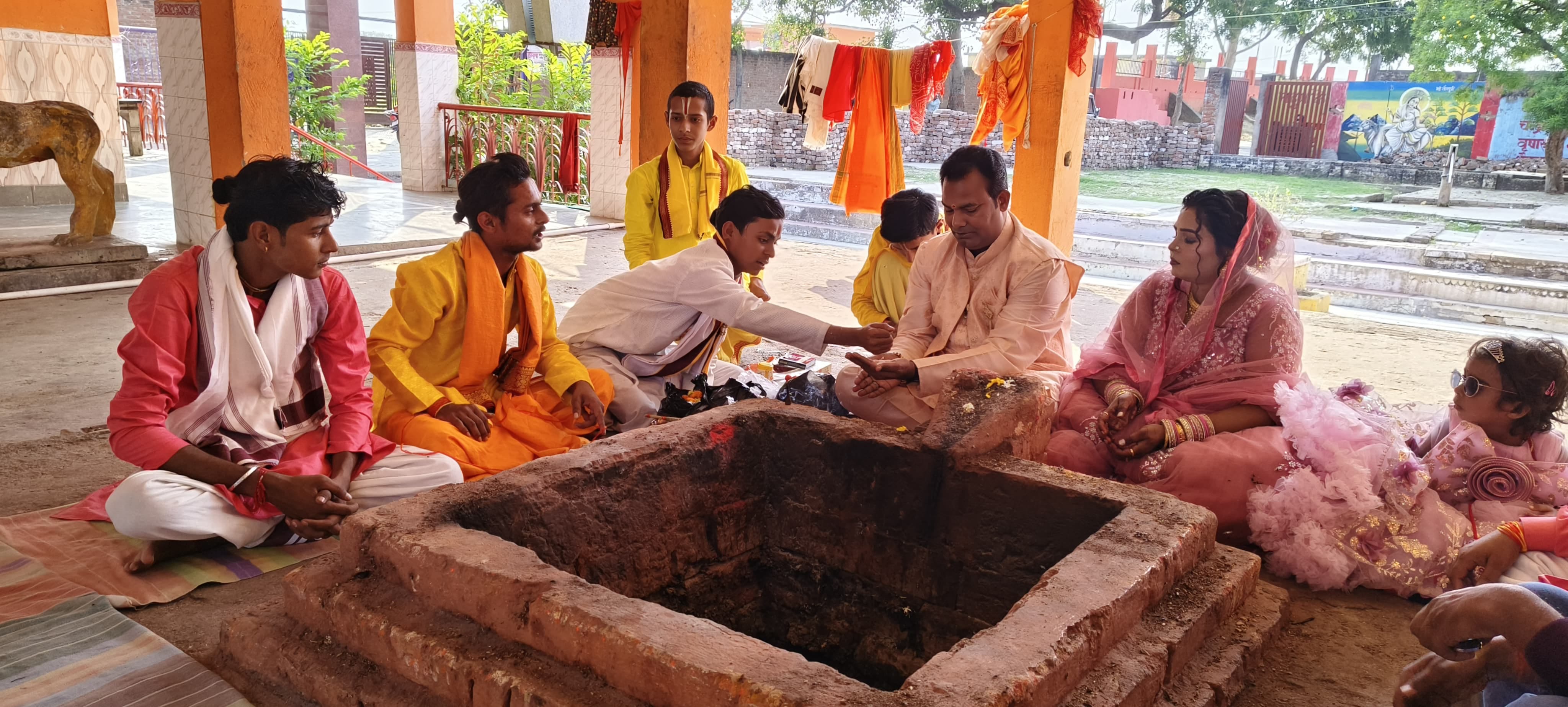 a Muslim family embraces Hinduism through Vedic rituals In Kaushambi
