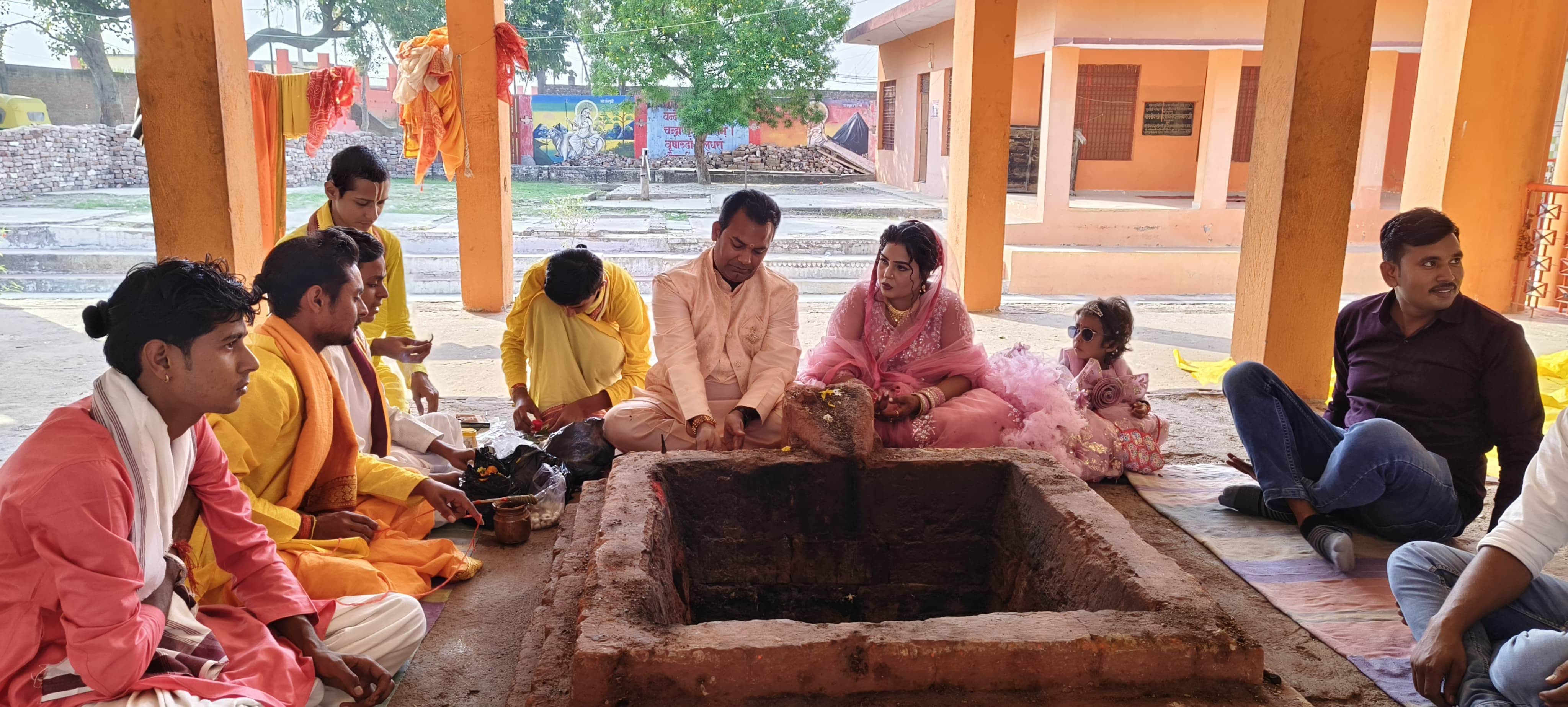a Muslim family embraces Hinduism through Vedic rituals In Kaushambi