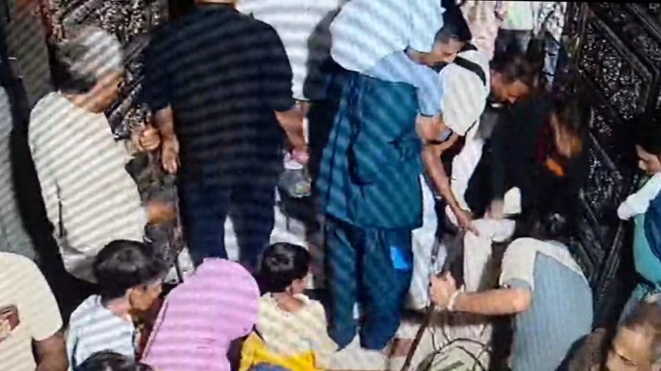 Meerut: Kripal Singh of Mawana died in Shri Banke Bihari Temple, he was suffering from respiratory problems