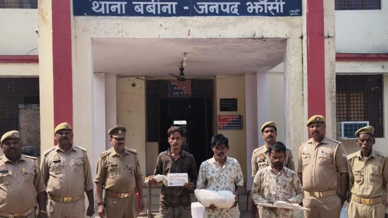 Jhansi: Police arrested three criminals with a pistol and sent them to jail, they were planning a theft.