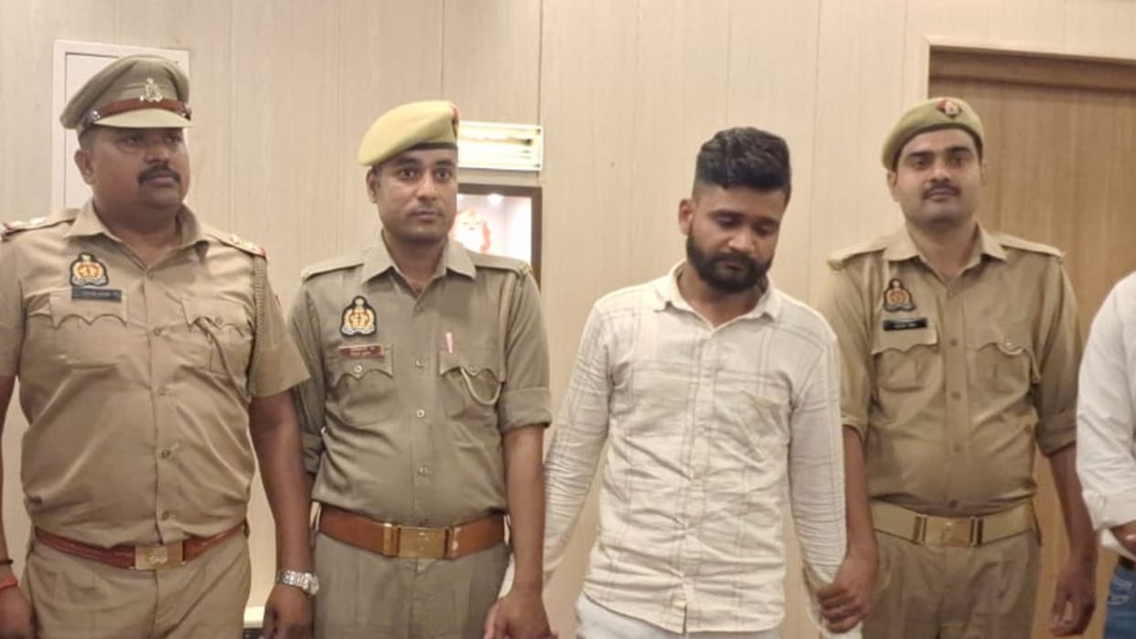 Cyber criminals in Azamgarh play big game prepare notice with fake signature of SP