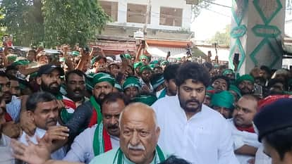 Two big faces of the Grand Alliance filed their nomination papers in Siwan and took a dig at each other.