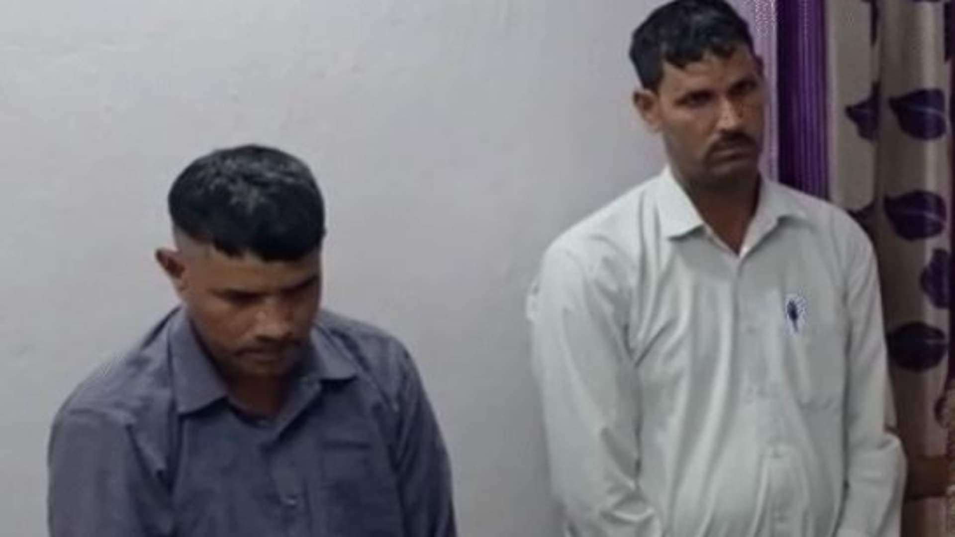 गिरफ्तार रिश्वतखोर और दलाल