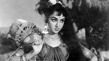 hema malini birthday know about 10 memorable characters dream girl sita aur gita
