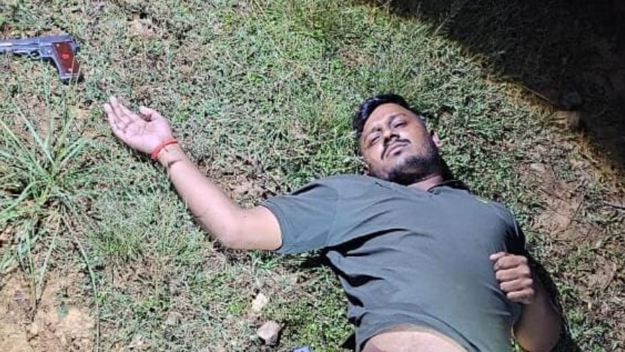 Police arrested smuggler who came to sell weapons shot in leg seven FIR registered in several police stations