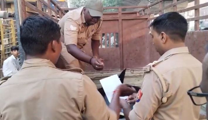 dead body of young man who had left home was found hanging from tree in bhadohi