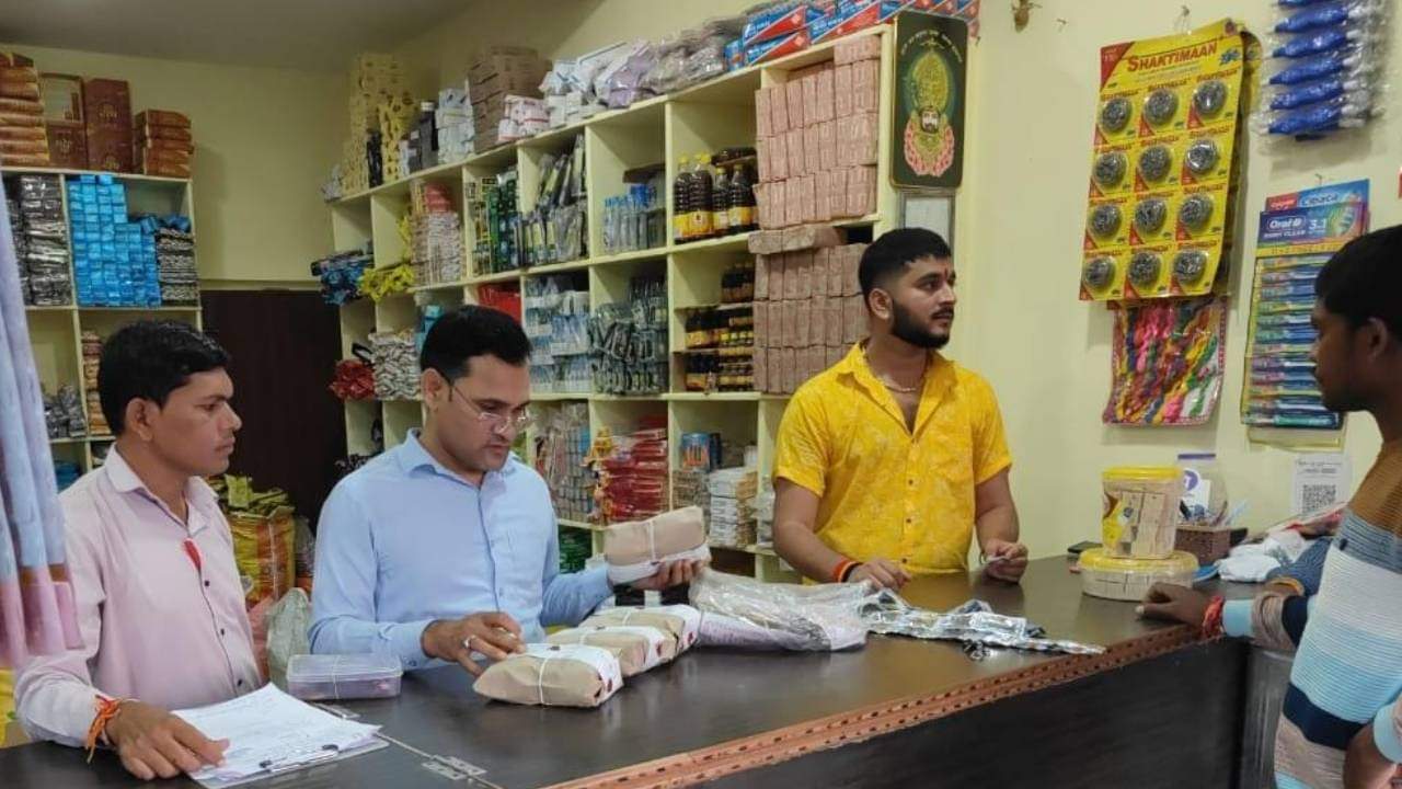 दीपावली पर्व से पहले लिया सैंपल