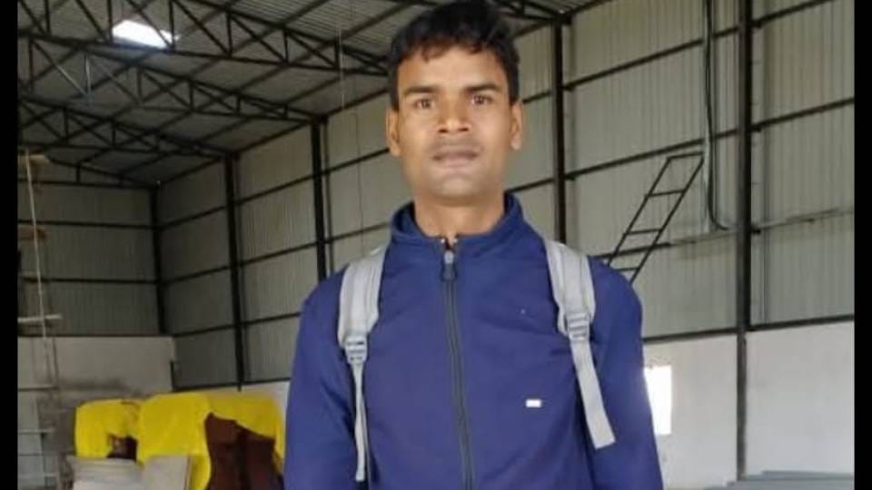 young man beaten to death by miscreants after sack of paddy burst after getting stuck in trolley In Barabanki