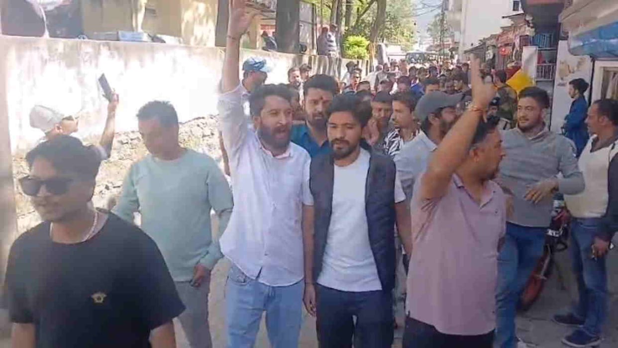 Youth spitting on bread Video goes viral Uttarkashi market closed protest Uttarakhand news in hindi