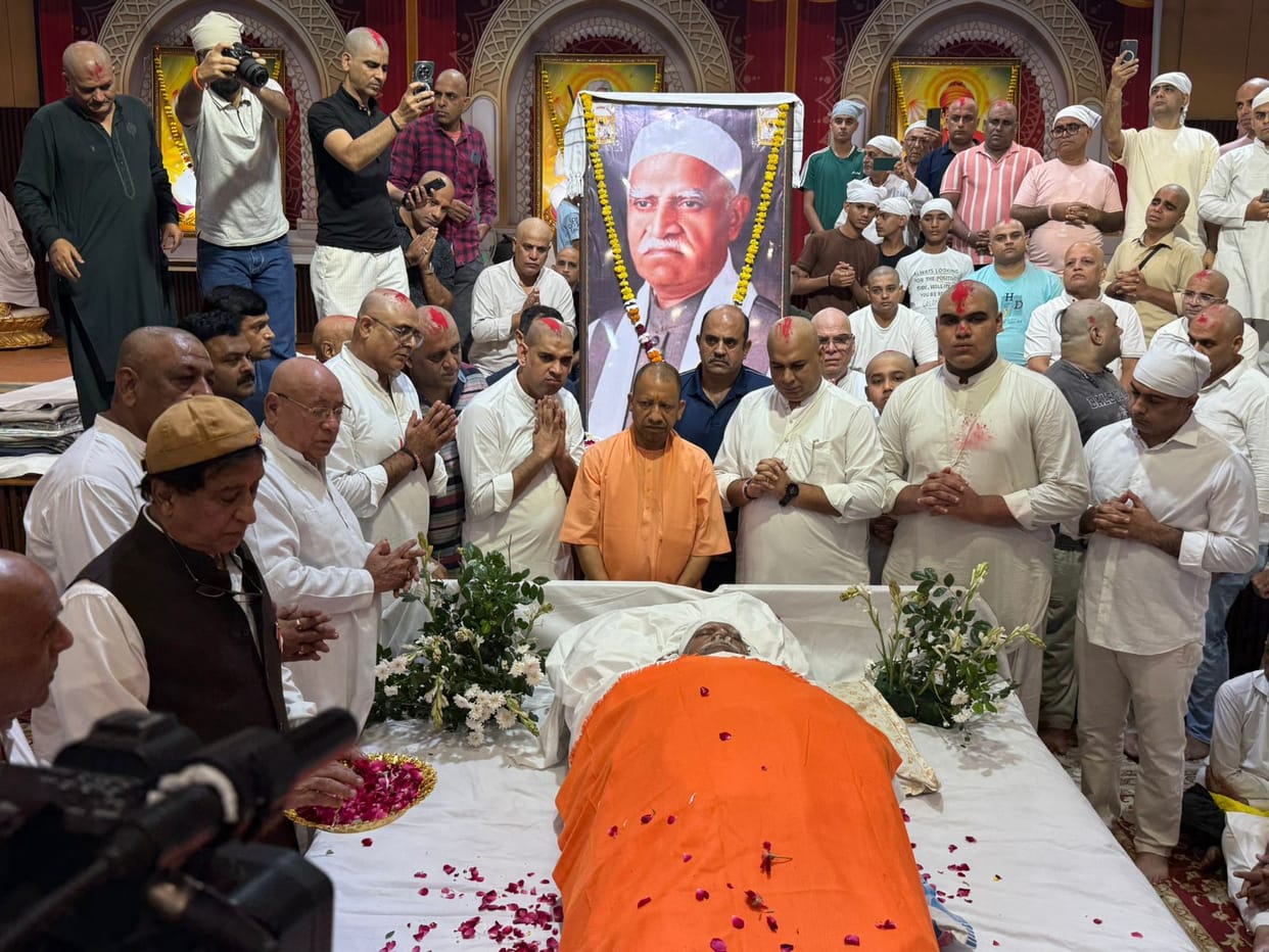UP: CM Yogi Adityanath pays last respects to Sant Shiromani Sai Chanduram Ji
