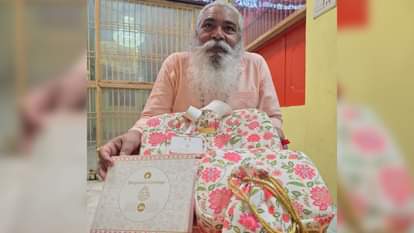 अंबानी परिवार से आए उपहार के बारे में बताते अन्नपूर्णा के महंत