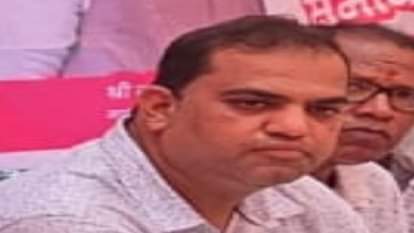 Dabhra BMO arrested for accepting a bribe of 15 000 rupees in exchange for passing travel allowance amount