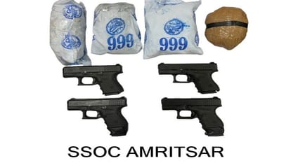 बरामद हथियार और ड्रग्स।