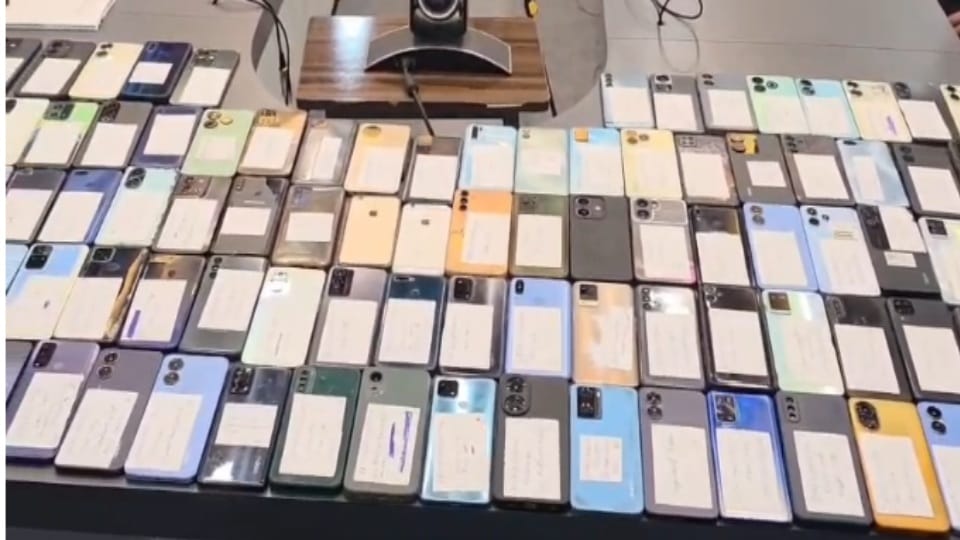 Stolen phones from the capital were being sold in Bangladesh via Kolkata 116 mobile phones and a scooter recov