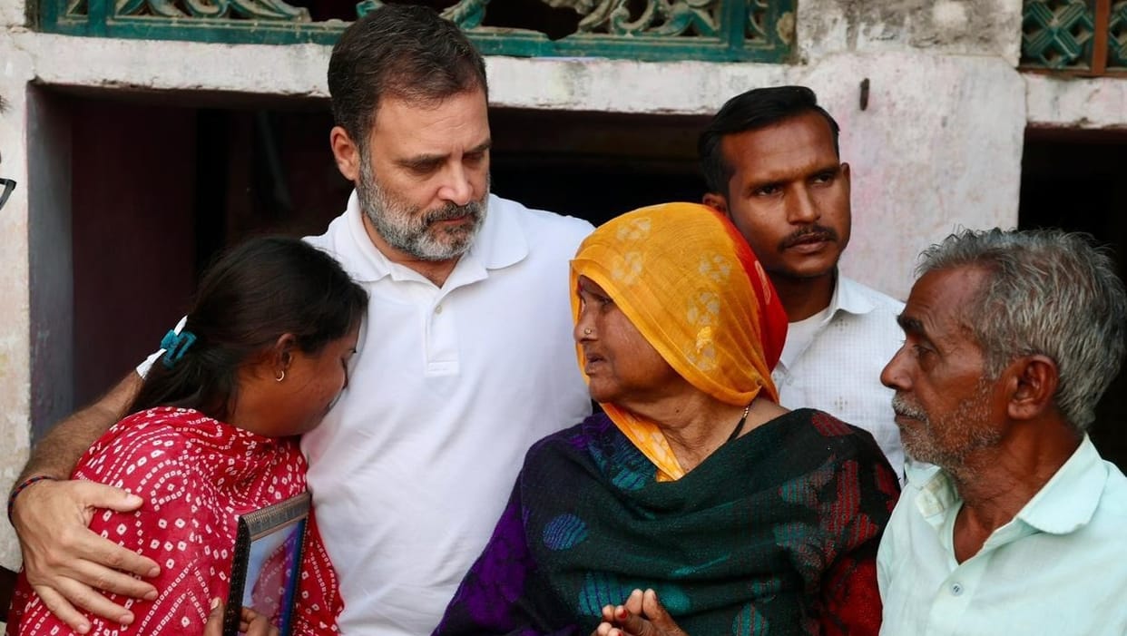 Congress leader Rahul Gandhi arrives in Kanpur meets families of deceased leaders then leaves for Fatehpur