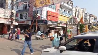 कार्रवाई के चलते इस बार दिवाली पर सेंट्रल मार्केट में सजावट भी नहीं की गई।