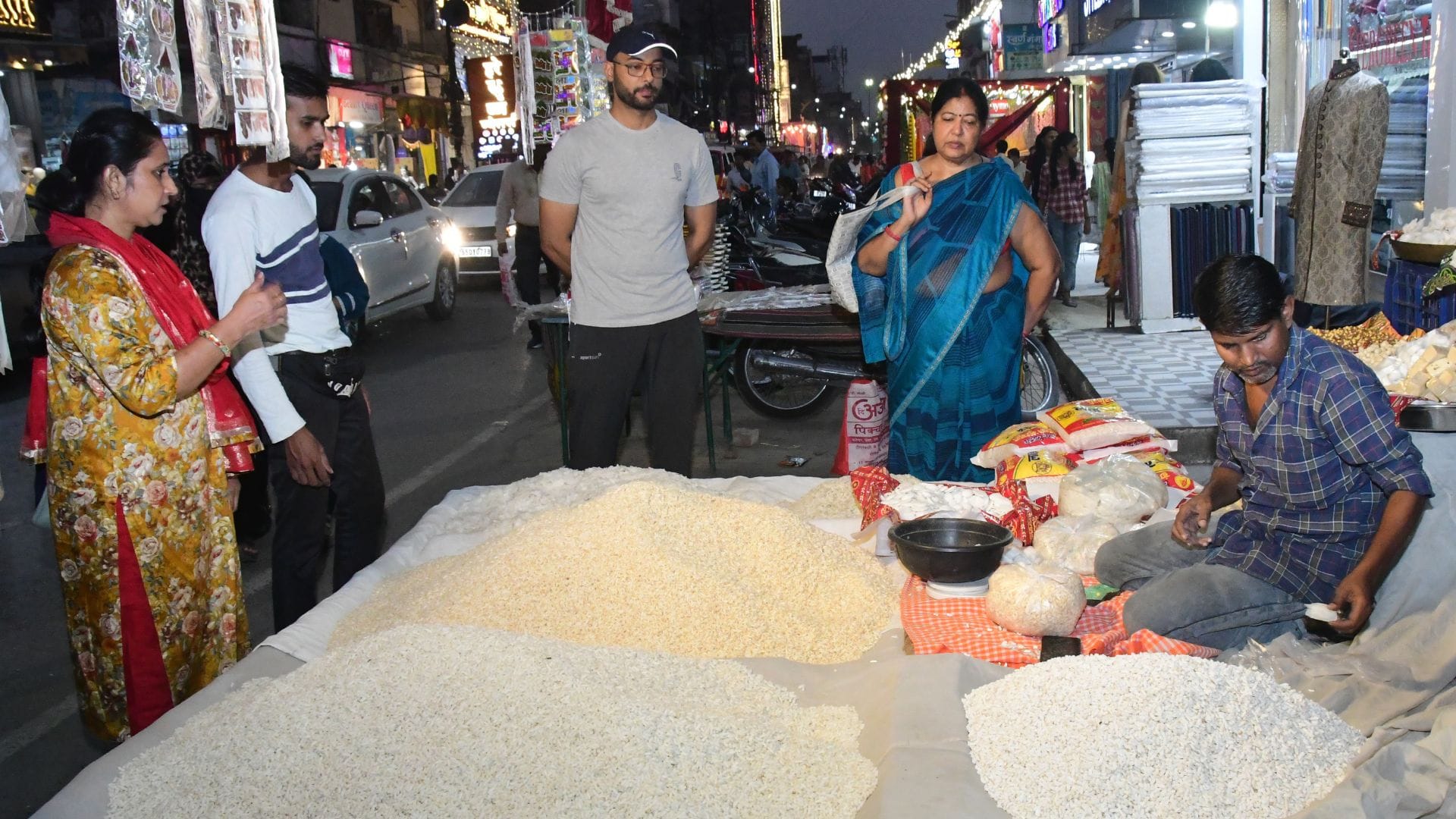 Diwali 2025 Businesses exceed 4000 crores Lakshmi blessings showered on sector silver shines like gold