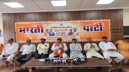 मंत्री दयालदास बघेल व अन्य