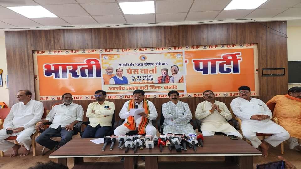 मंत्री दयालदास बघेल व अन्य