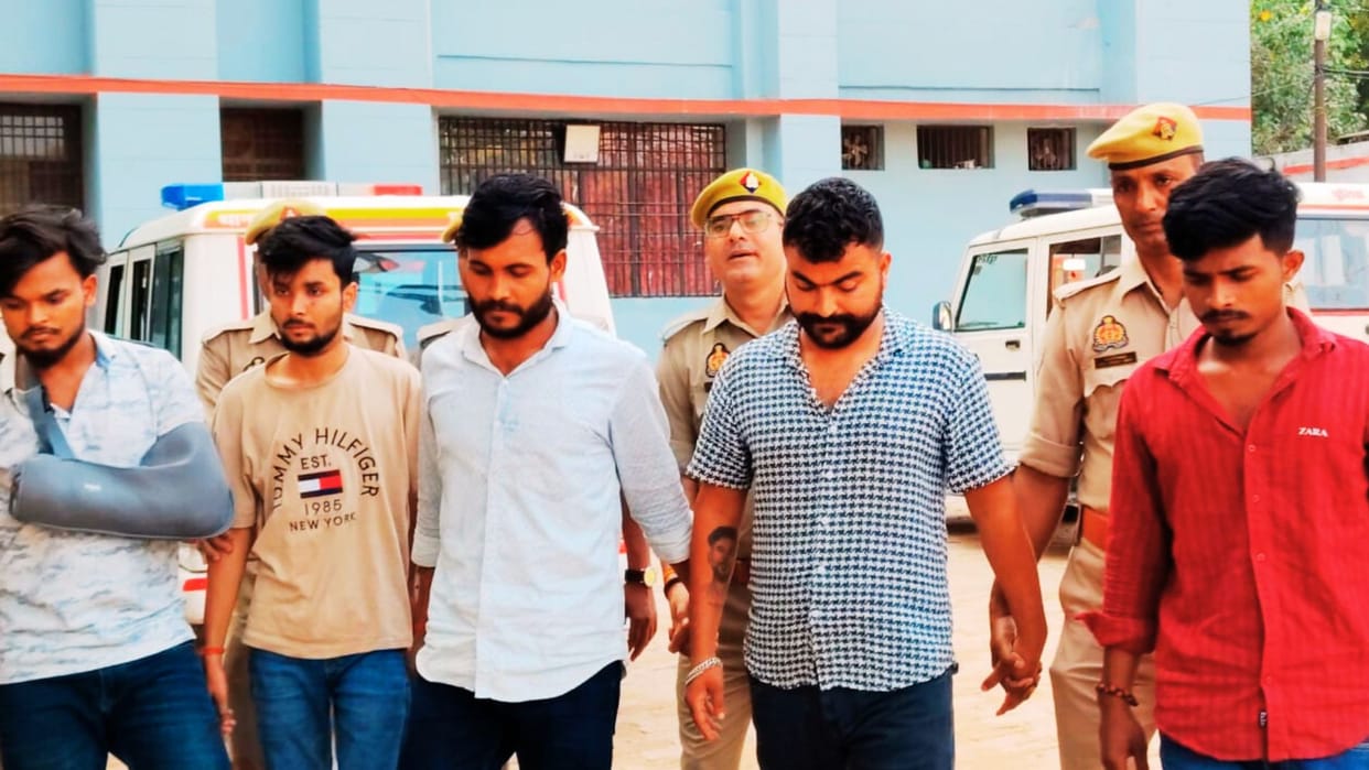 Pistols for 50,000 and pistols for 7,000 bought from MP then sold in UP arms smuggler confession