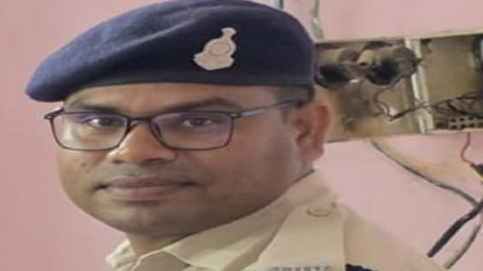 पुलिसकर्मी ने ली रिश्वत