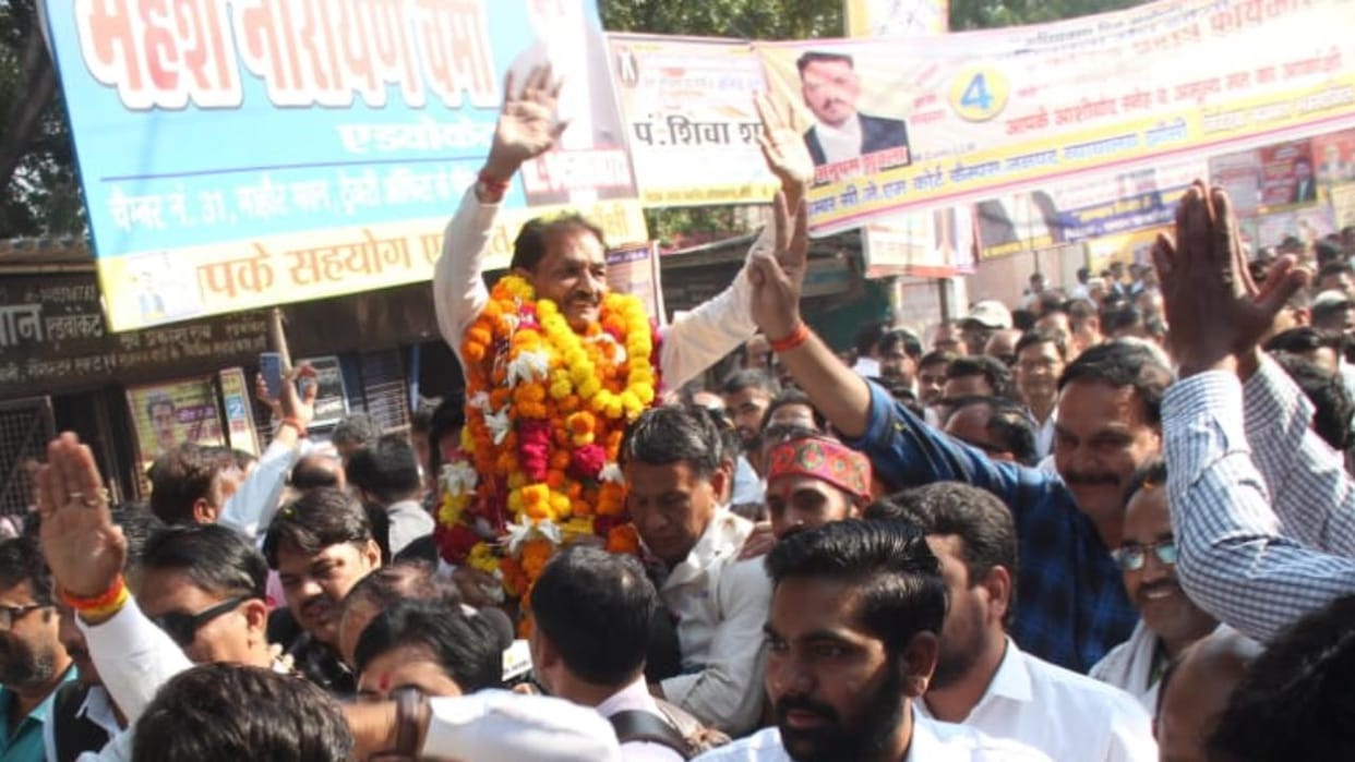 Jhansi: Pramod Shivhare became the president of the Advocates Association.