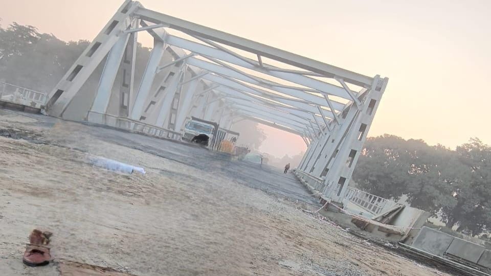Two laborers died in road accident in Pilibhit private bus going to Nepal lost control and overturned