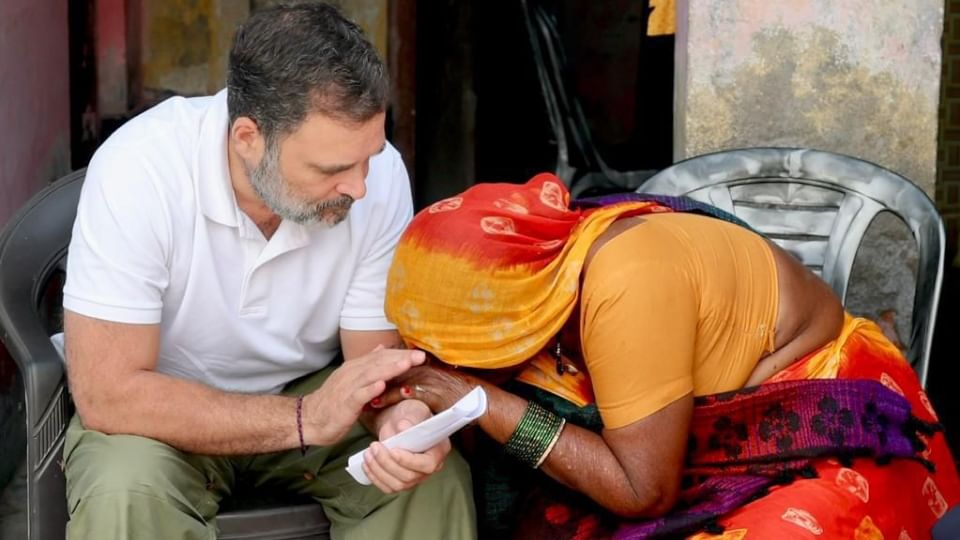 UP News Rahul Gandhi Meets Hariom Valmiki Parents in Fatehpur, Offers Condolences