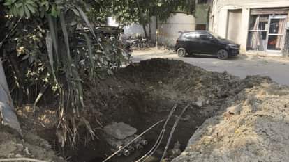 सिगरा में खोदी गई सड़क।