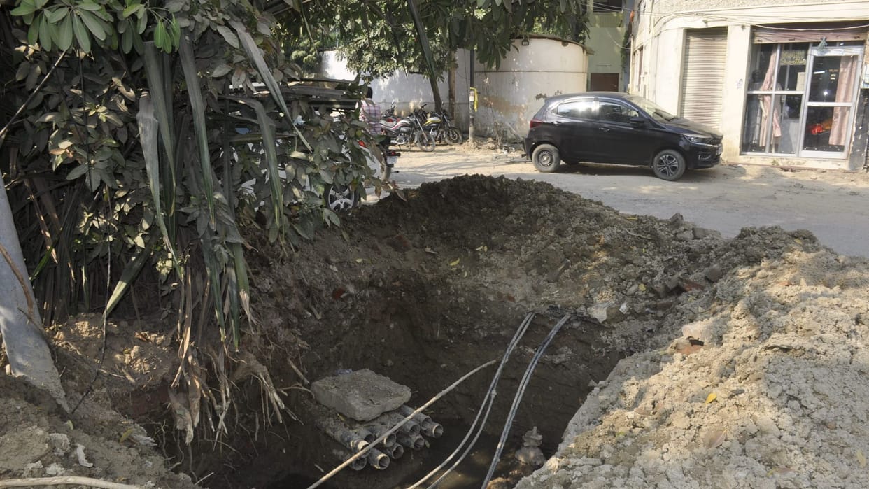 Four hours of digging in Varanasi city causing inconvenience to people for 18 hours