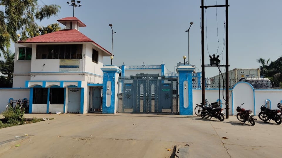 Sambhal: 86-hour investigation at meat traders premises; Income Tax officials arrived in 70 vehicles
