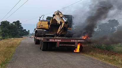 ट्रेलर में लगी आग