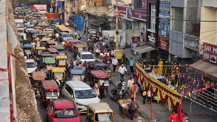 Delhi: बड़ी परियोजनाओं का निर्माण कार्य अब रात में होगा, जाम से राहत और तेजी से काम पूरा करने को PWD का फैसला