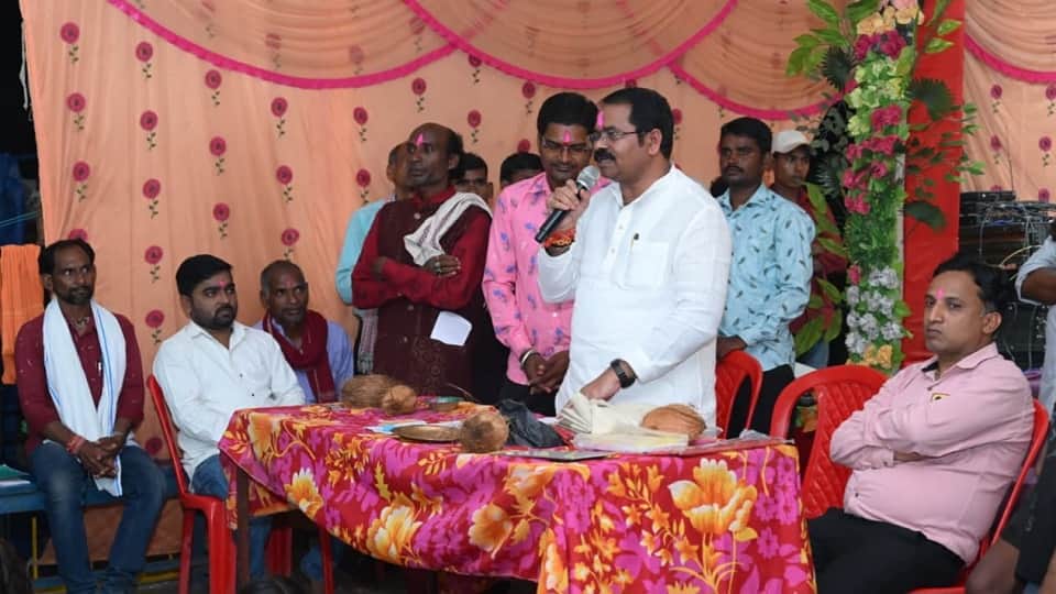 MLA Indra Sao announces Rs 10 lakh each for the construction of a theatre and a culvert in Bhatapara
