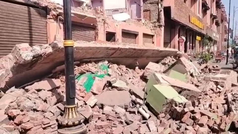 Building collapses in Amritsar worker buried under debris