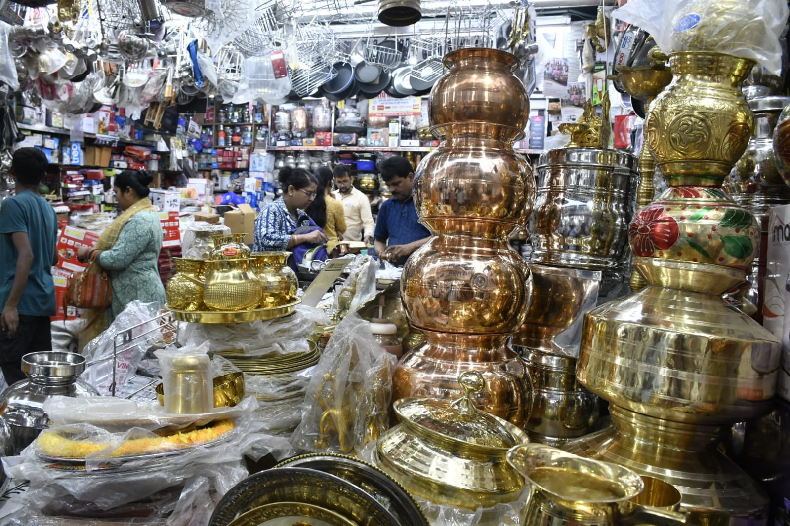Kanpur Dhanteras 2025 Bullion prices at their peak traders hopeful of strong demand for coins and jewellery